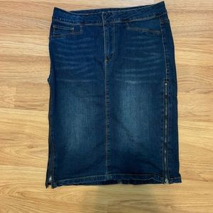Mid length women’s size medium jean skirt
